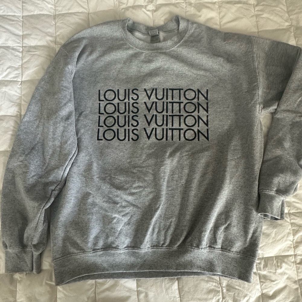 LV styled pullover